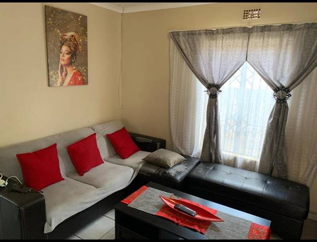 3 BEDROOM HOUSE FOR SALE IN CLAYVILLE